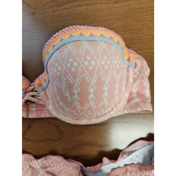 Victoria Secret pink with white geometric pattern bikini. Top 34B, cheeky bottom - Picture 2 of 8
